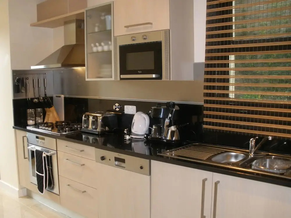 Plaza Bay Luxury Apartment with Swimming Pool