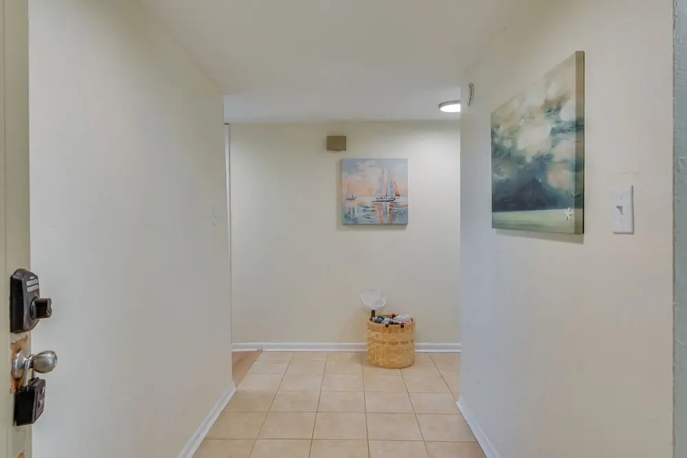 Bright Miramar Beach Condo - Walk to Beach!