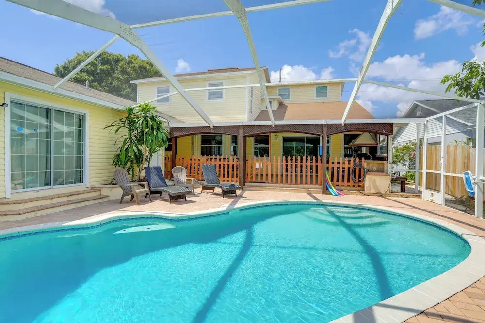4 Mi to Beaches: Alluring Largo Hideaway!