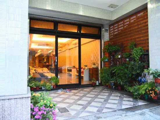 Fall In Love With Paris Hostel