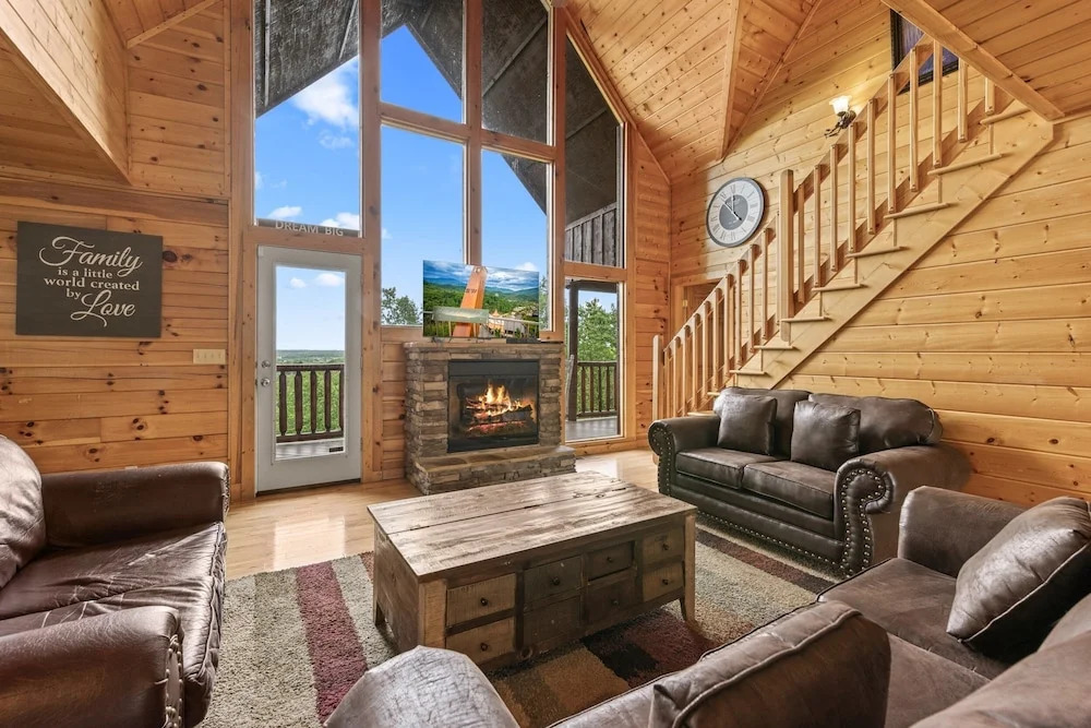 Panoramic View 6 Bedroom Cabin by RedAwning