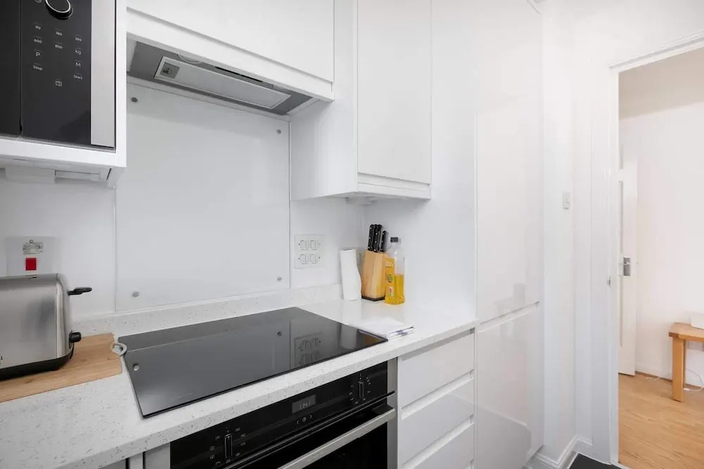 Modern 2 Bed, for up to 4, Excel/city Airport