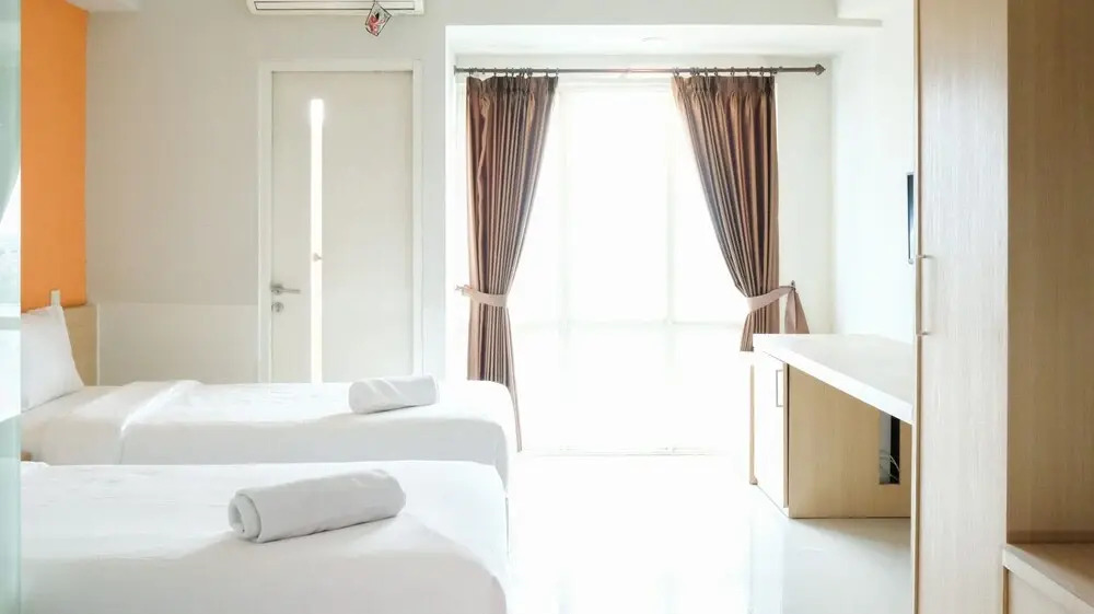 Comfy And Tidy Studio At The Square Apartment