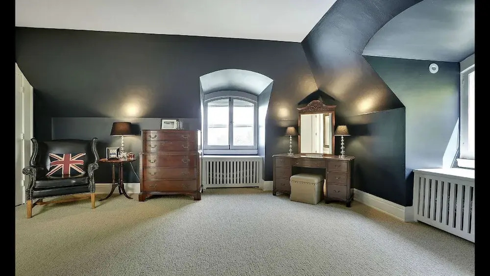 Luxury Whittier Mansion-3rd Floor Suite