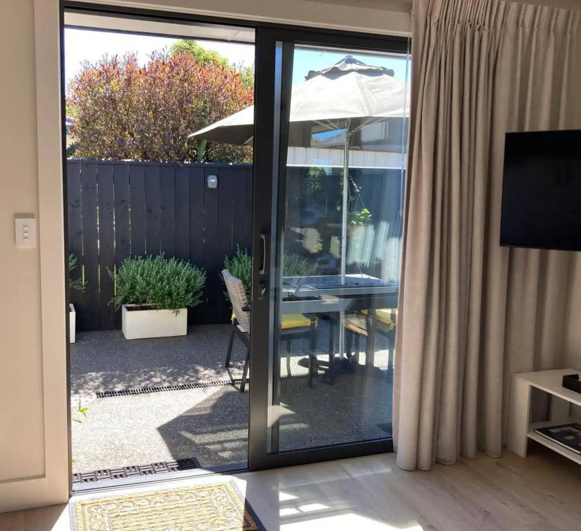 Brand New Apartment a Few Minute's Walk from Town