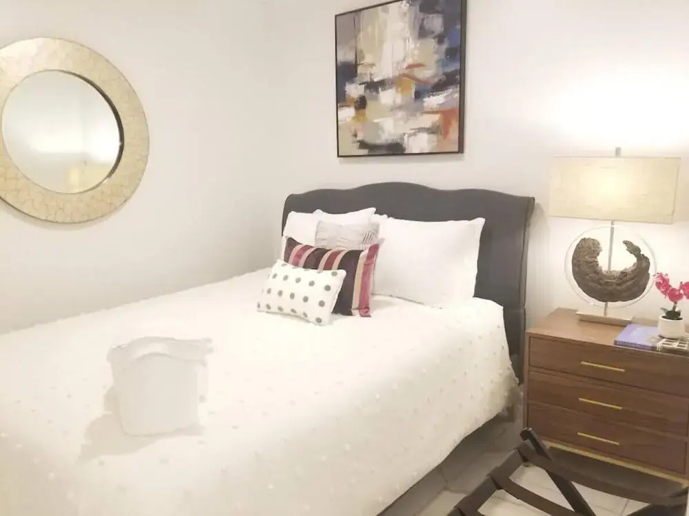 7 BR-Sleeps 15! Famous Lakefront by YouRent!