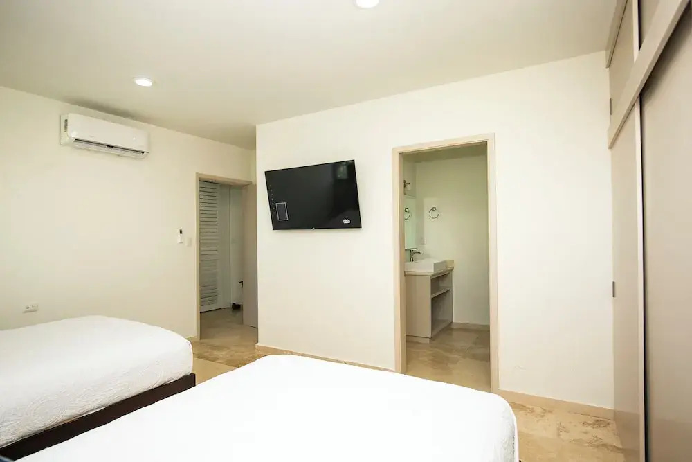 Elegant Condo at Playa Brujas