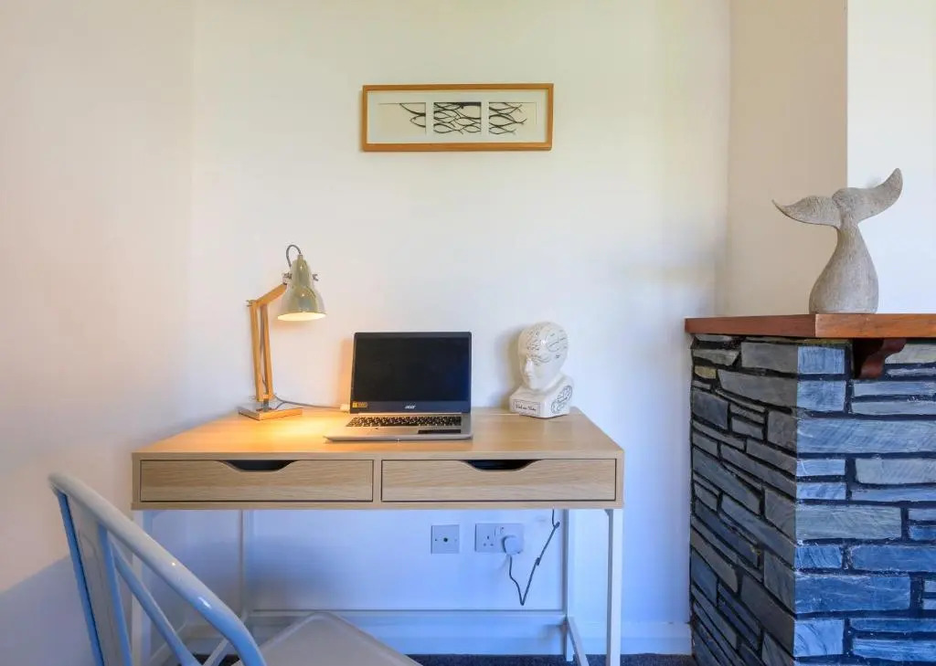 Cottage sleeps 6 within 5 mins from the sea