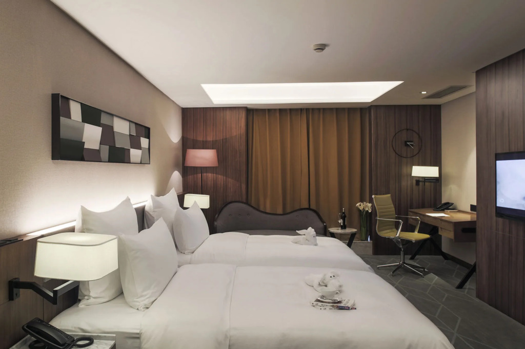 The Lotus Hotel Chongqing