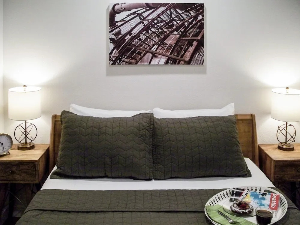 New Listing! Chic Capitol Hill W/ Courtyards 1 Bedroom Condo