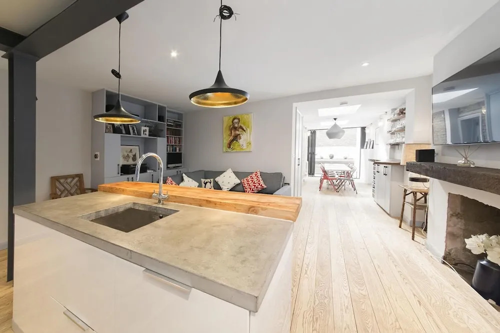 Contemporary 2 Bedroom Notting Hill Apartment