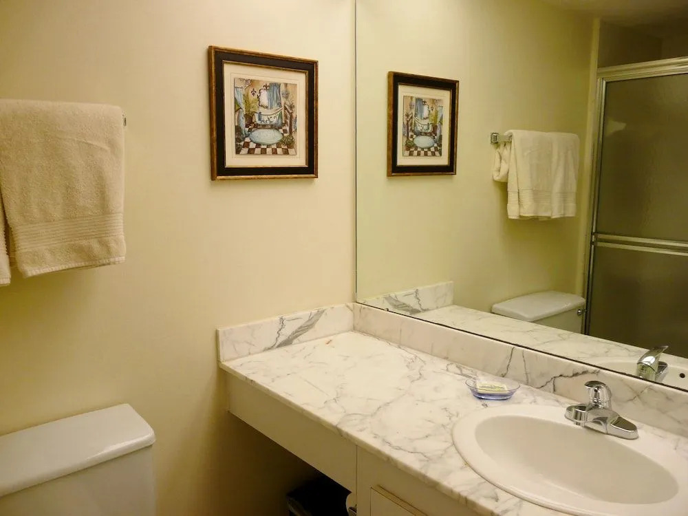 South end Condo With Pool/spa and Steps to Beach
