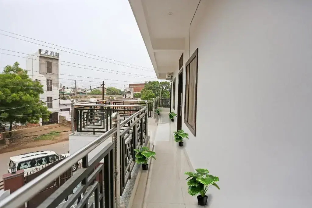 Oyo Townhouse 1082 Holidayy Inn