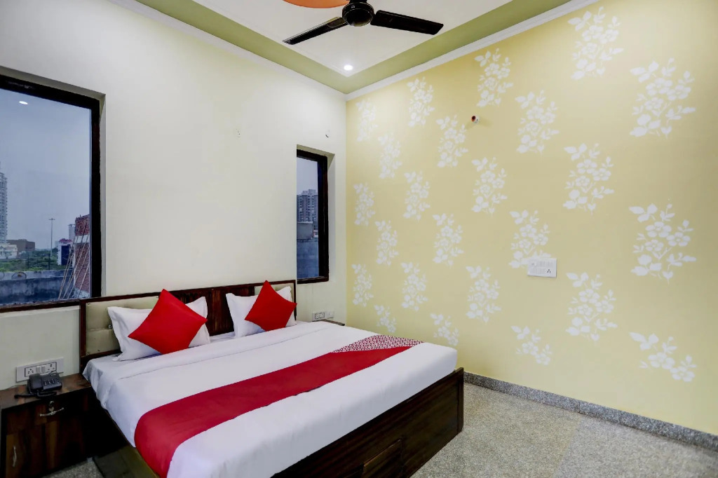 OYO 82414 Hotel Basera