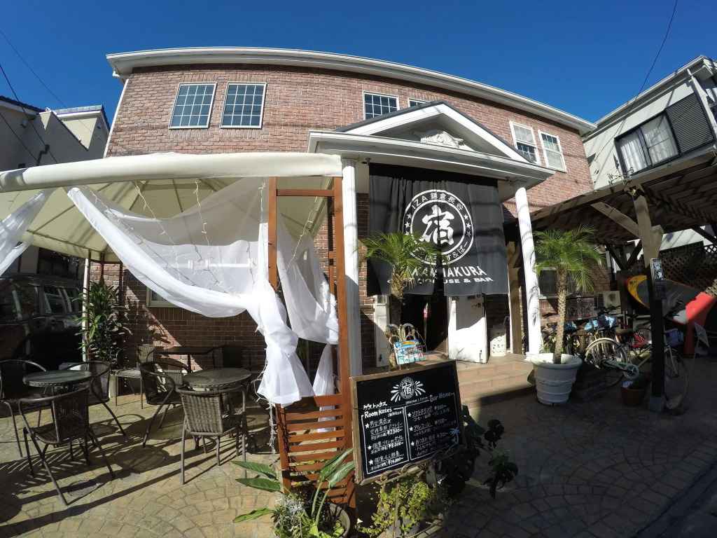 IZA Kamakura Guest House and Bar