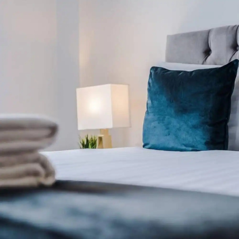 Host & Stay - Waterfront View