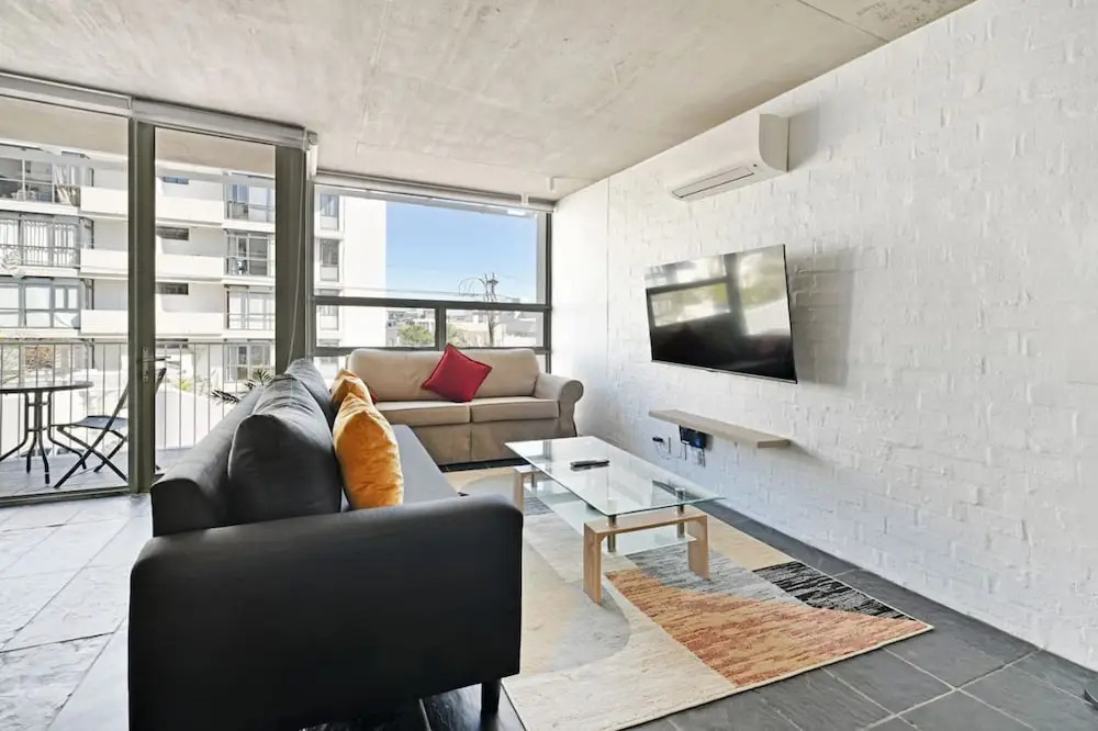 Modern Living Mountain Ocean View 100m to Beach