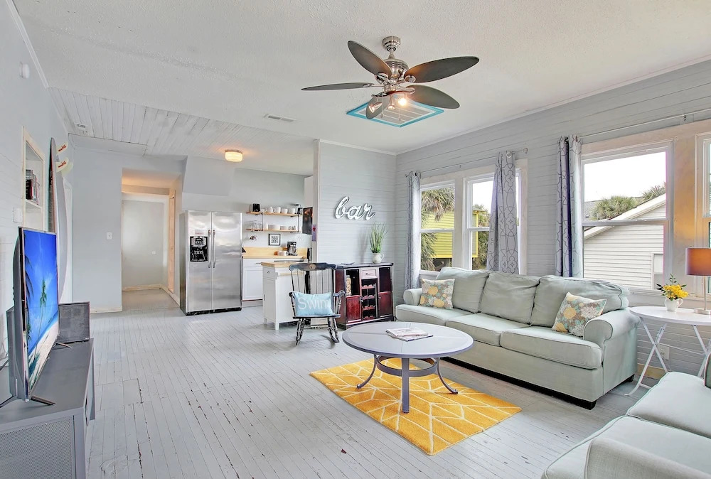 New Listing! Boogie Down & Surfs Up: 2-unit 4 Bedroom Duplex