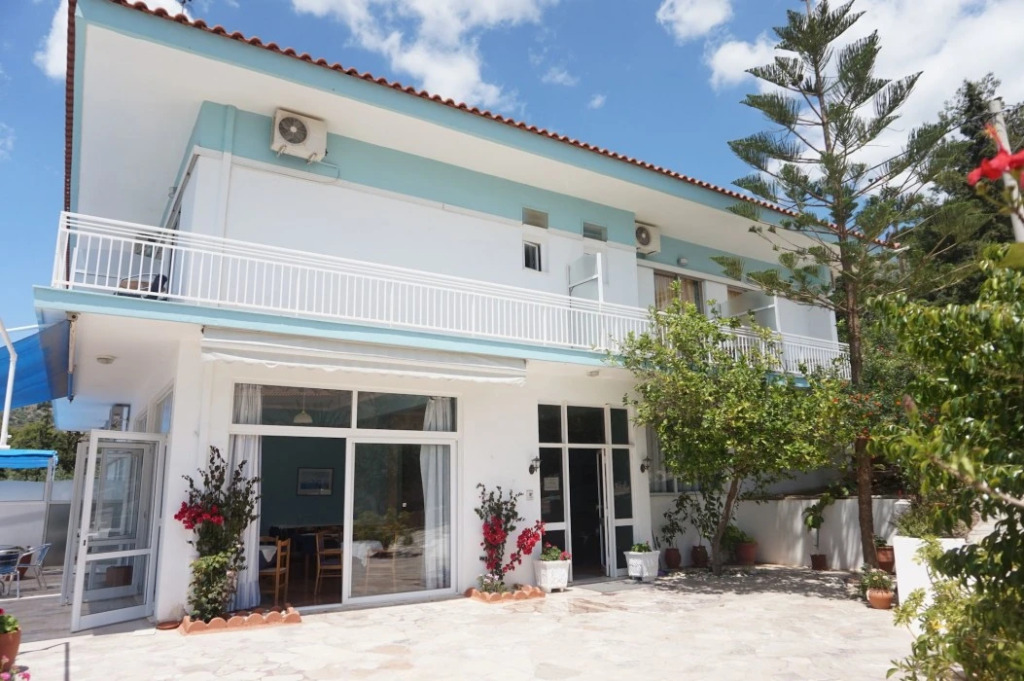 Tolon Beach Hotel
