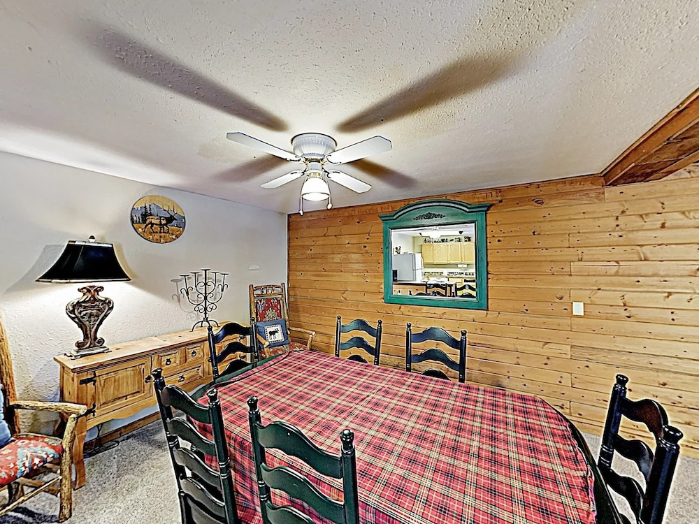 New Listing! Lovely Log Mountain W/ Fireplace 5 Bedroom Home