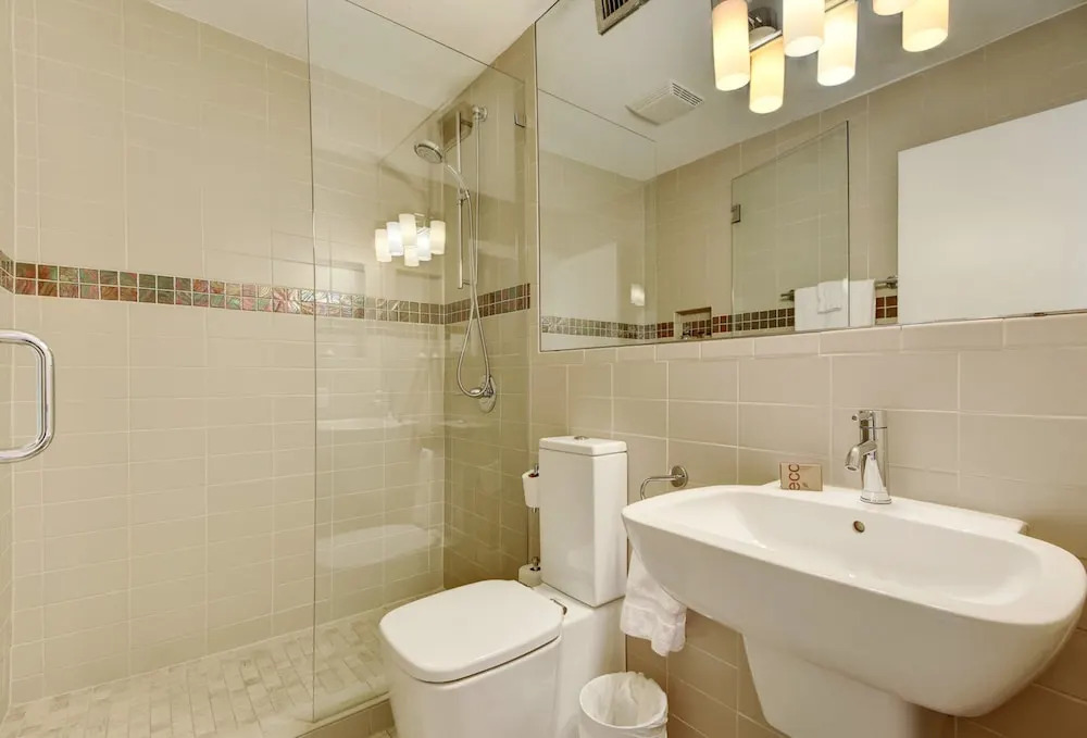 2BR 2 5BA Stunning Townhouse in Downtown Austin by RedAwning