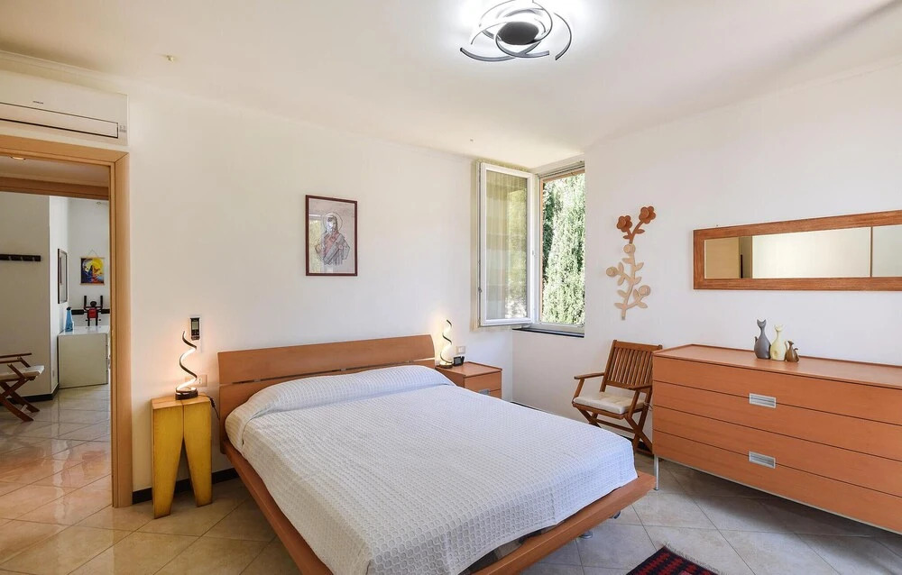 Beautiful Apartment in Genova Pra' With Wifi and 2 Bedrooms