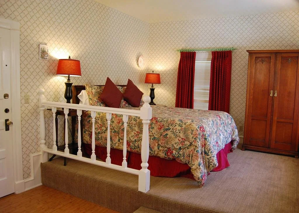 Cheshire Cat Inn & Cottages
