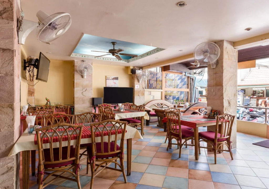 Summer Breeze Hotel