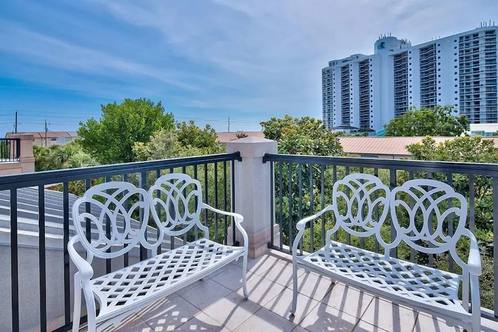 DESTIN BEACH THERAPY 4 Bedroom Holiday Home by Five Star Properties