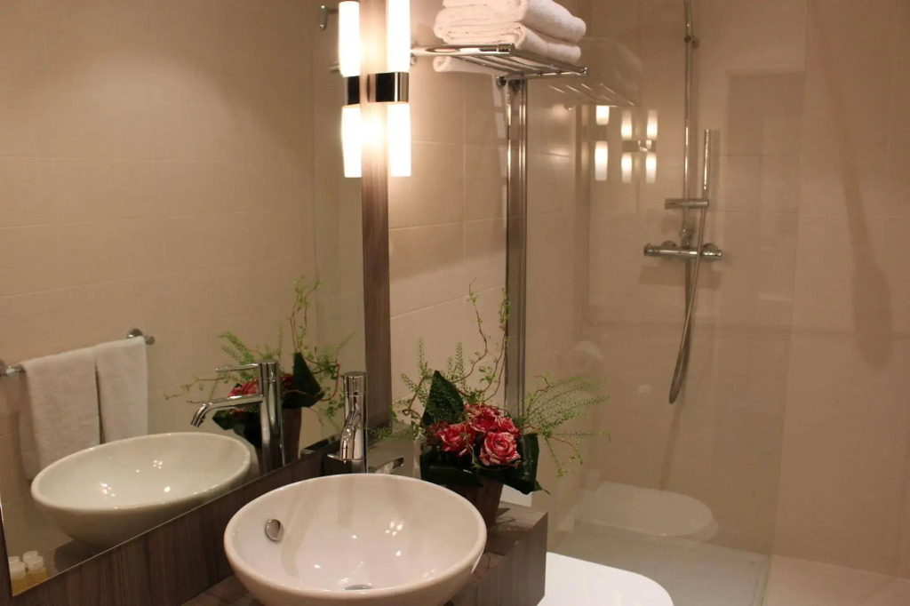 Le Splendid Hotel Lac DAnnecy - Handwritten Collection