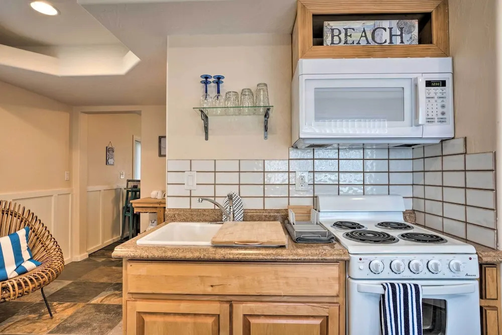 Brookings Vacation Rental Studio - Walk to Town!