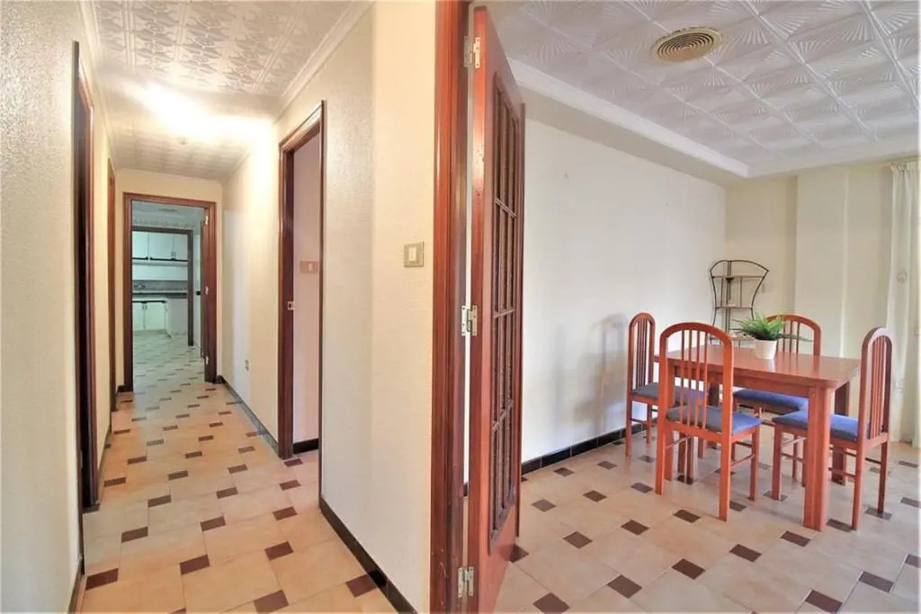 Piso entero de 170 m2, 200m centro, 500m del mar!
