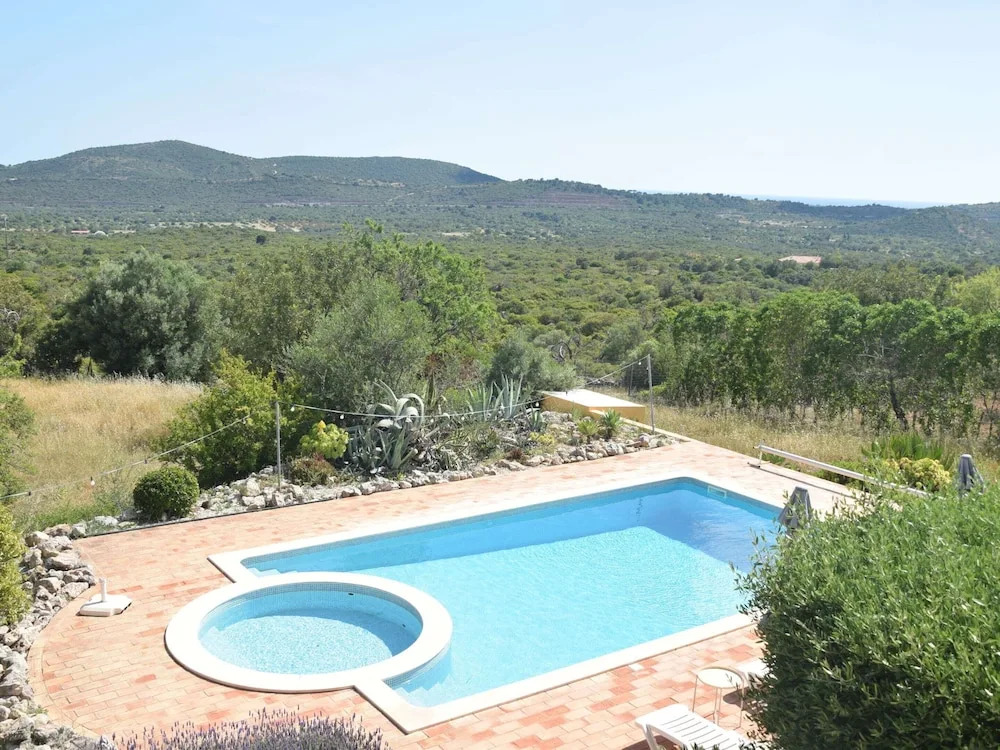 Elegant Loule Mansion With Pool