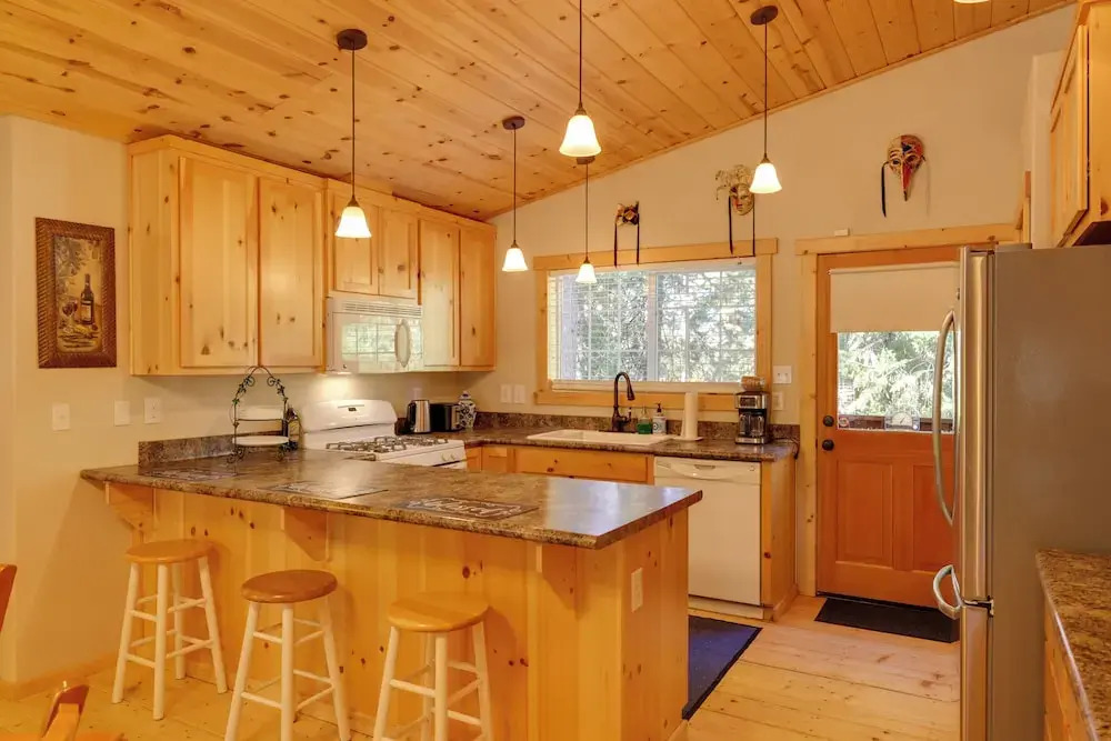 Near Hikes: Arnold Cabin w/ EV Charger & Fire Pit