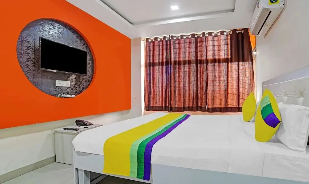 Hotel White House by OYO Rooms