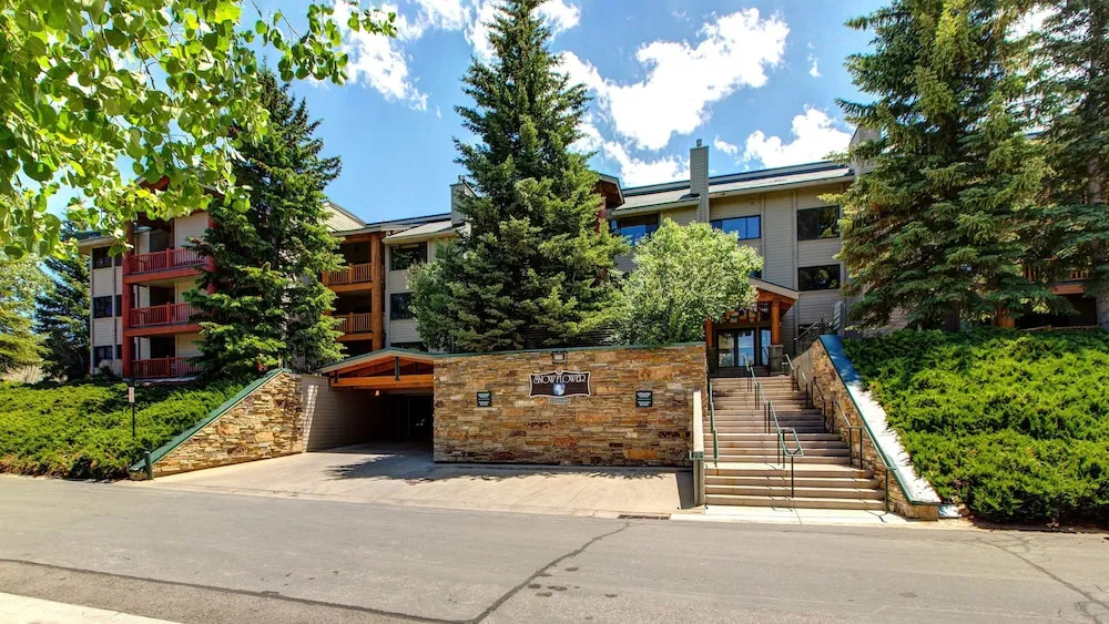 Ski in out 2 BDR Condo in the Heart of the Action