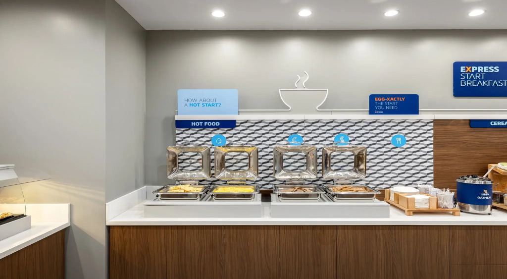 Holiday Inn Express & Suites Hawaiian Gardens by IHG
