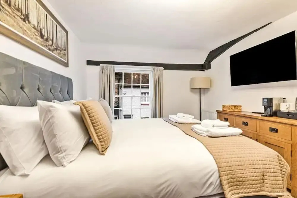The George Inn Hotel Rooms - Room 1