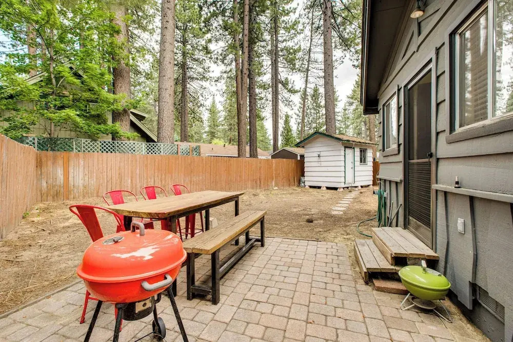 Work & Play! Lake Tahoe Cabin 5 Mi to Heavenly Mtn