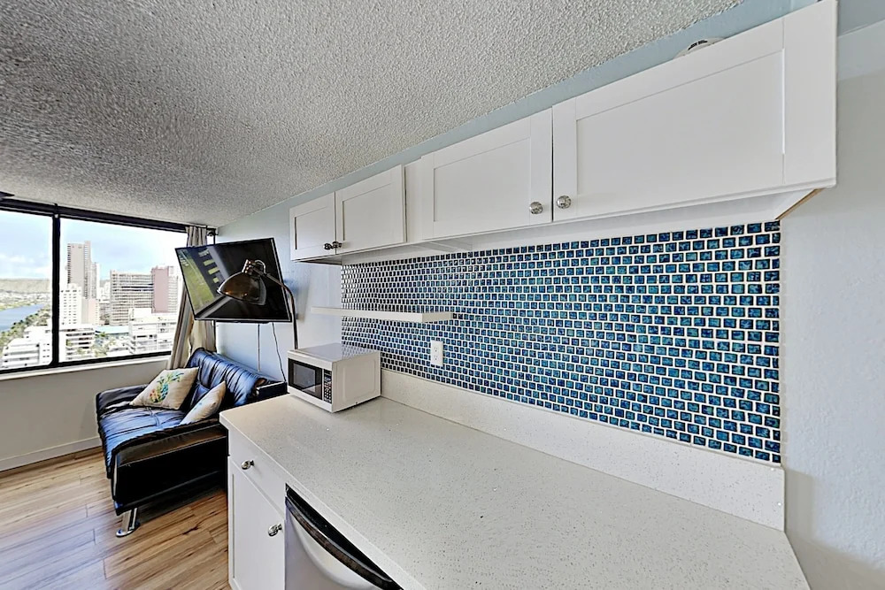 Hawaiian Monarch 2108 Condo by Redawning