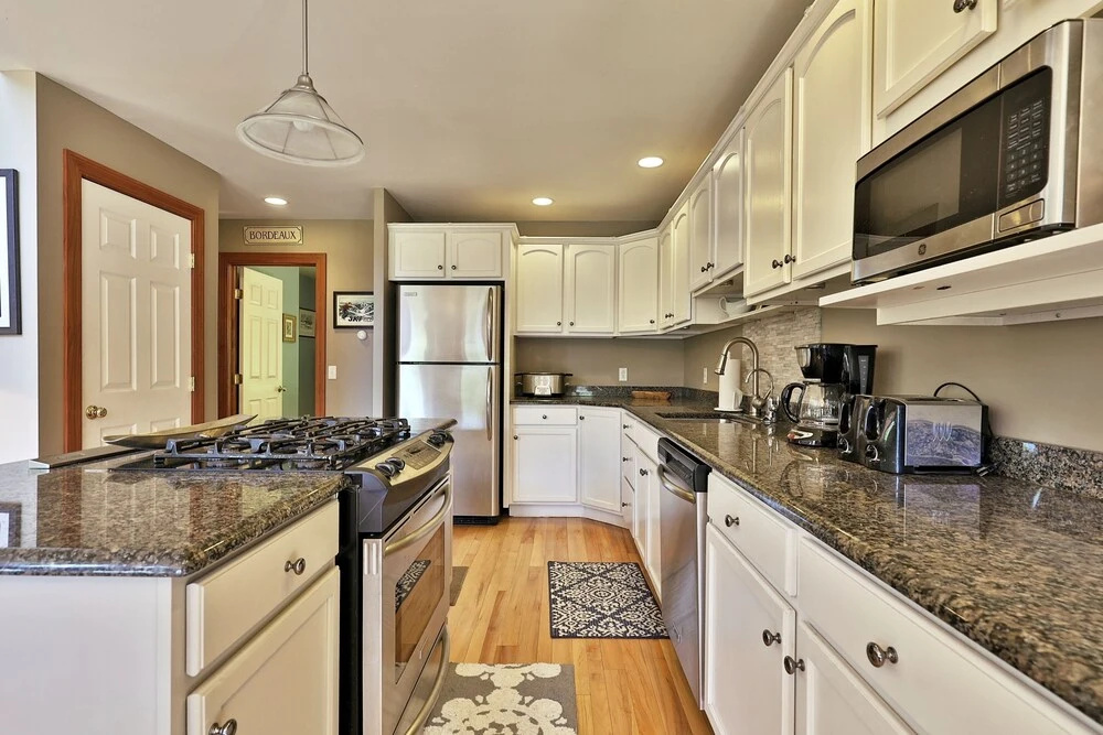 Cortina Mountain Chalet - Outdoor Hot Tub - Close to Pico and Killington Mountains home