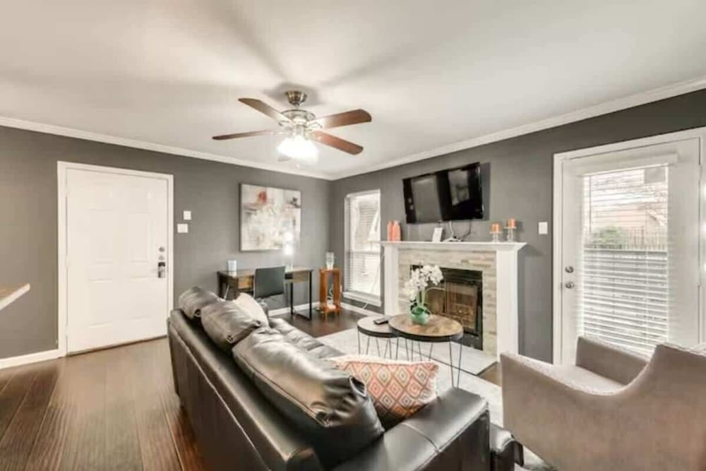 1BD Condo Pool South Irving I40