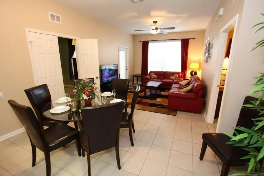 2784 Windsor Hills