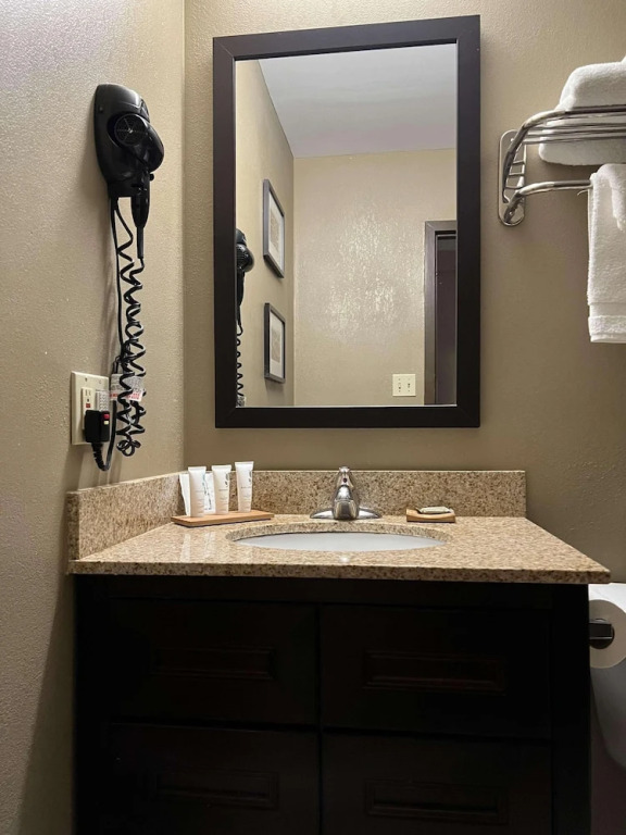 Country Inn & Suites by Radisson, Battle Creek, MI