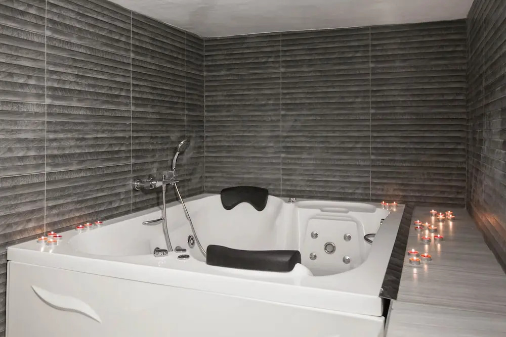 Studio with Hot Tub