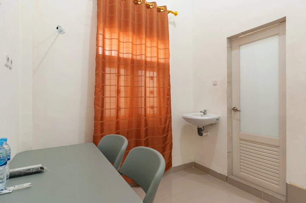 RedDoorz near UISU teladan Medan