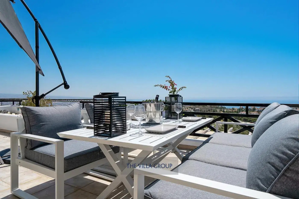 Thea Vista Apartment