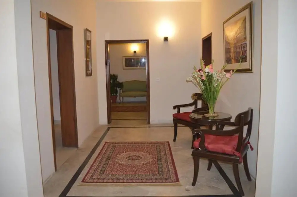 Hotel Gulberg Grand
