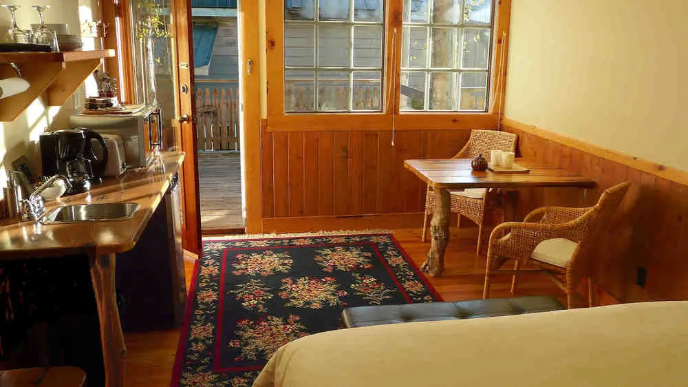 Seine Boat Inn
