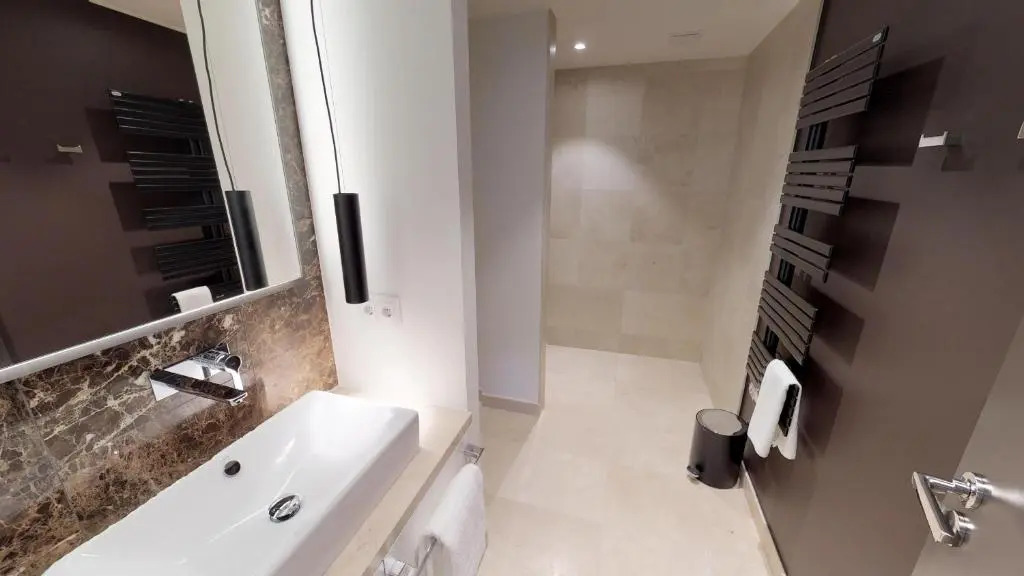 White Pearl Apartment 2.05